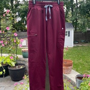 Figs woman’s scrub bottoms, burgundy/maroon, size medium